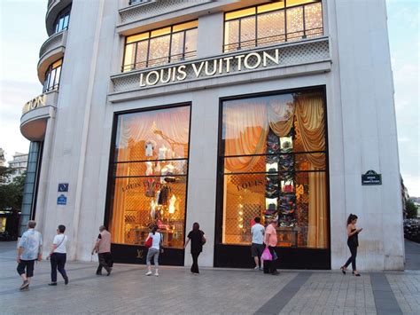 tienda louis vuitton paris caja|louis vuitton paris locations.